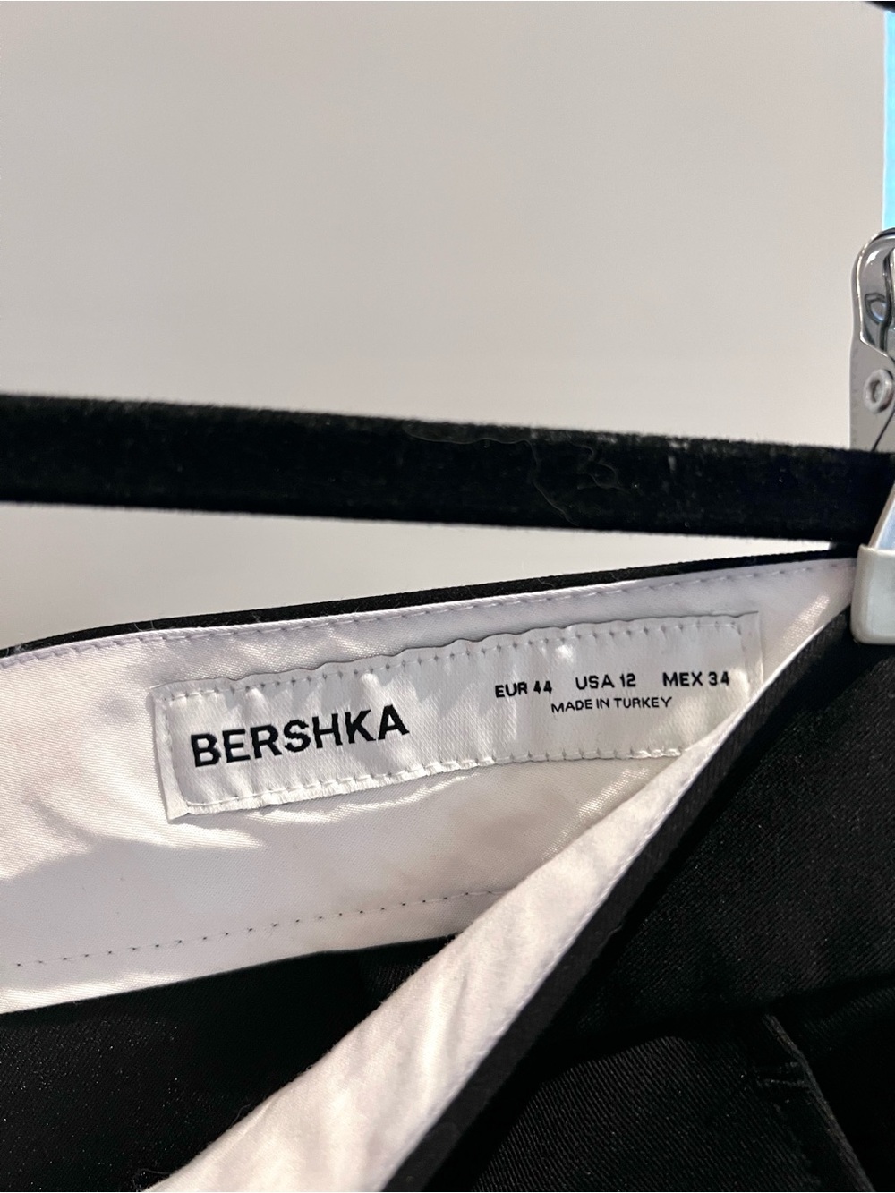 Berksha Black Foldover Baggy Trousers - Picture 3 of 4